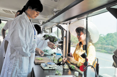 挑選食品安全檢測車廠家，需要注意這3點